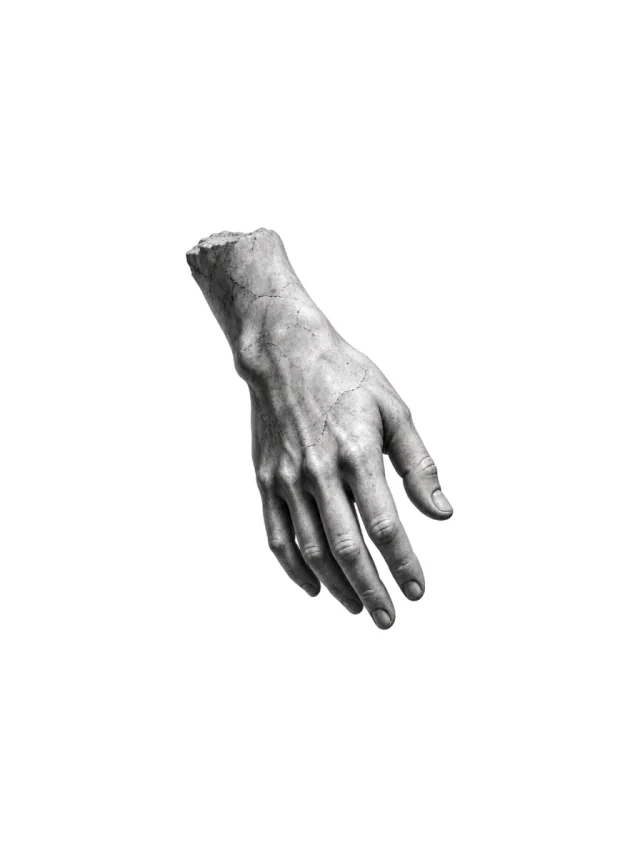 Tatuagem de mão esculpida na panturrilha, desenho limpo